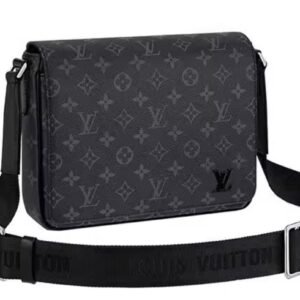Louis Vuitton men's black canvas messenger bag with silver-plated metal magnetic buckle, messenger bag, shoulder bag