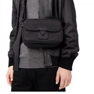 Louis Vuitton LV S Lock men's messenger bag, new style